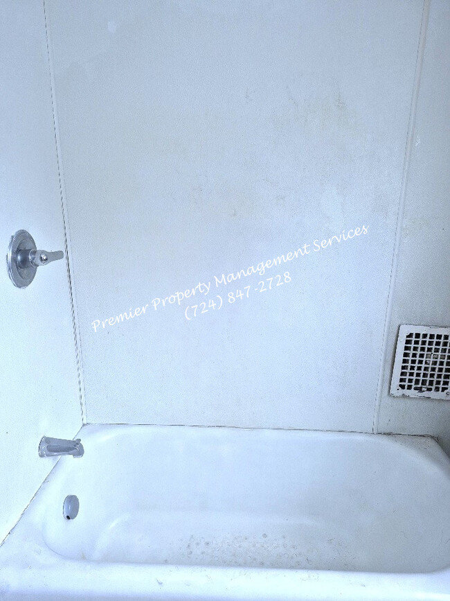 Building Photo - 1305 Irwin St