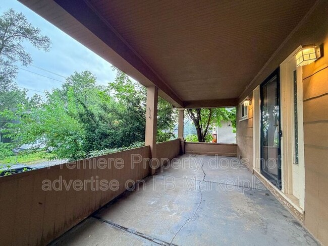 Building Photo - 573 S Crescent Ave