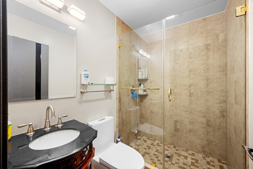 Building Photo - 3331 Oakmont View Dr