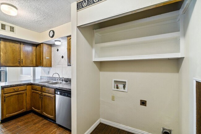 Building Photo - Nice 3 Bedroom Home Located in Plano, Texas!