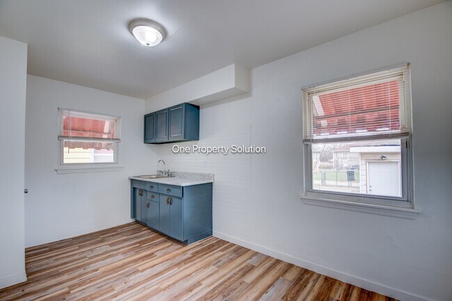 Building Photo - 336 W Wilson St