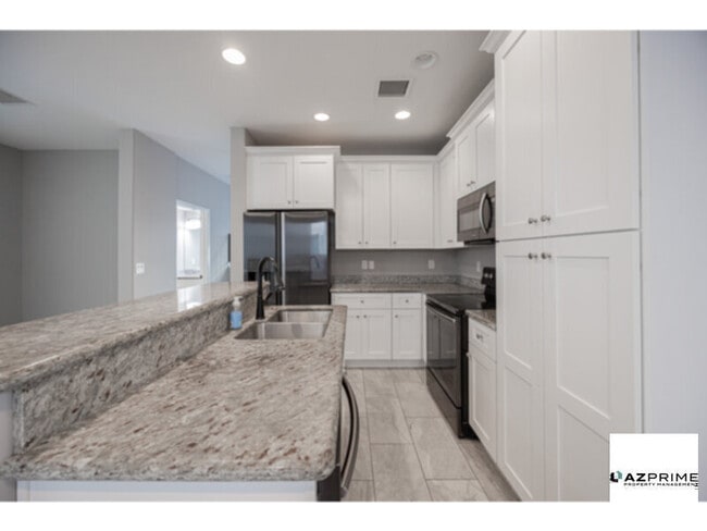 Building Photo - Exceptional Mesa 4/2.5 House with Modern Comforts!