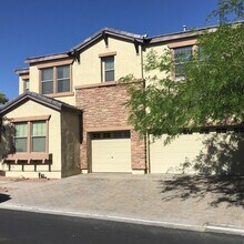 Building Photo - Northwest 4 Bedroom Beauty!!
