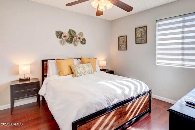 Building Photo - 1648 W Grovers Ave