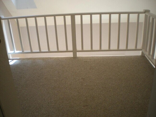 Building Photo - Bright & Convenient Unit in the Heart of Boulder – Walk to CU! Available August 4!
