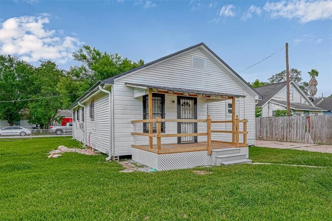Building Photo - 7119 Farnsworth St
