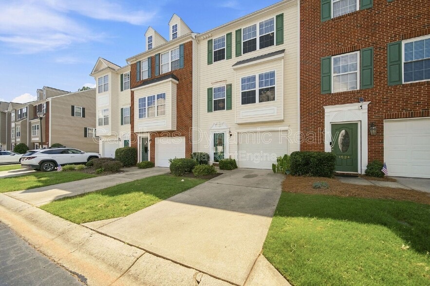 Building Photo - 1526 Royal Auburn Ave