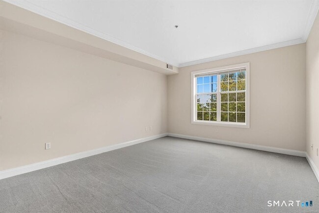 Building Photo - 142 East Ave