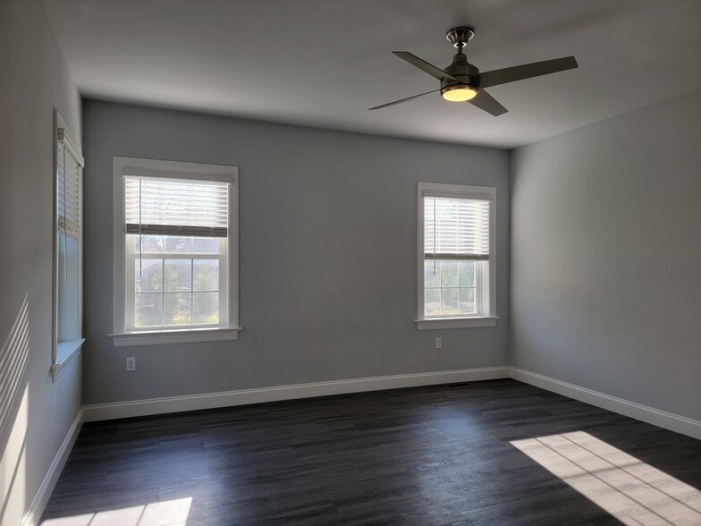 Building Photo - 213 Buckton Dr