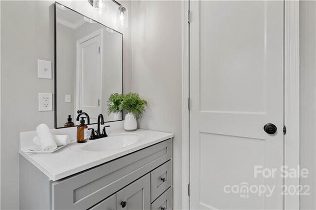 Building Photo - 2 Bedroom Home in Salisbury