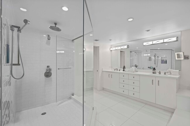 Building Photo - 3140 S Ocean Blvd