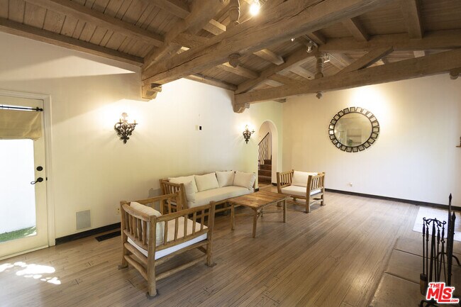 Building Photo - 1407 N Beverly Dr