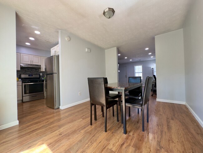 Building Photo - 805 Joseph Club Dr SW