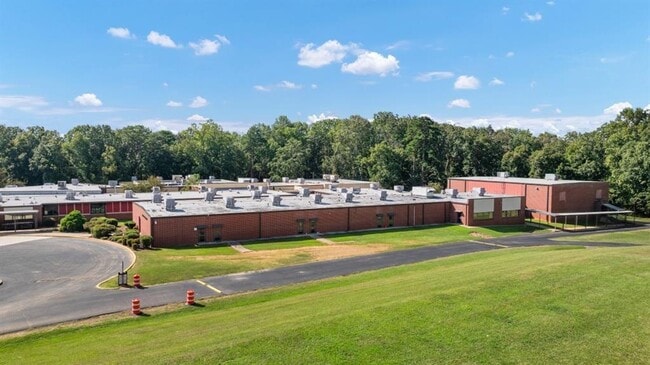 Building Photo - 2907 Daxton Ln