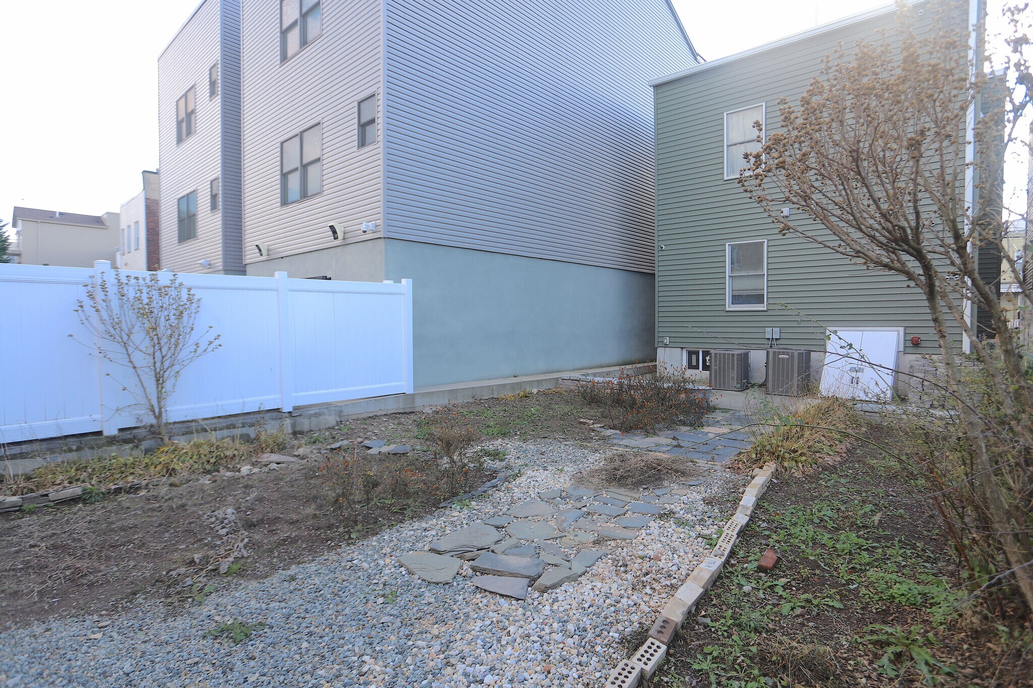 Building Photo - 106 Poplar St