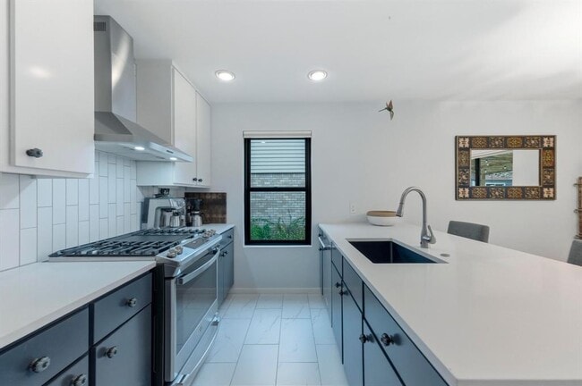 Building Photo - 6609 Lancret Hill Dr