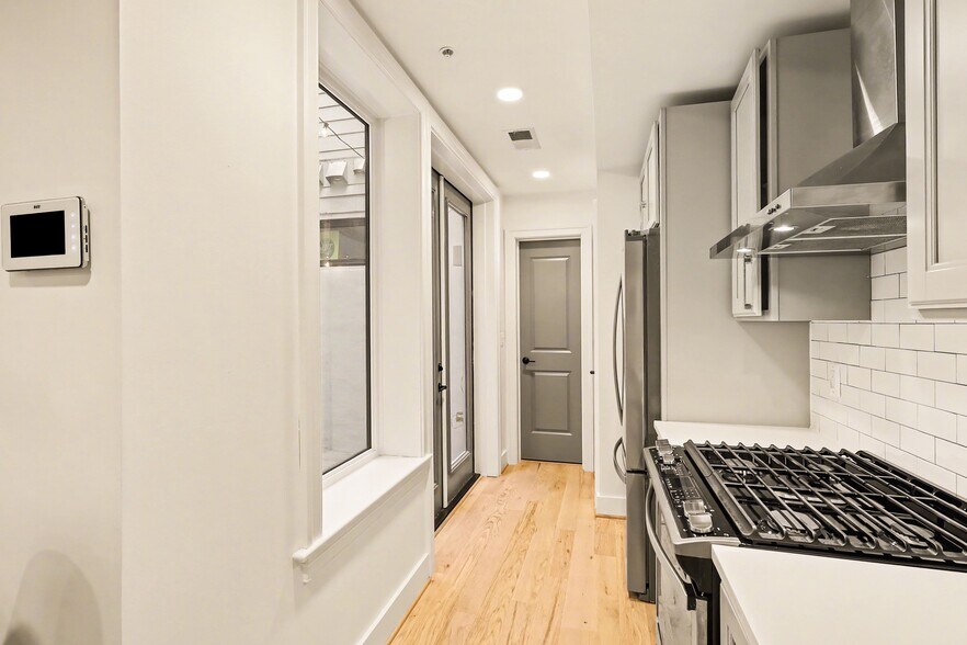 Building Photo - 811 Upshur St NW