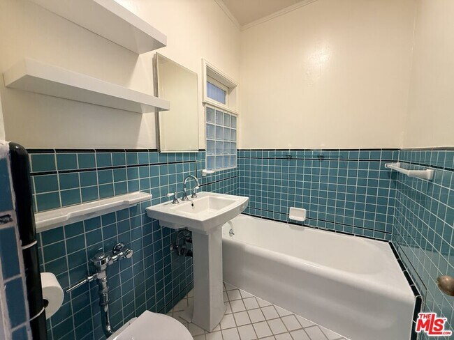 Building Photo - 1345 Hayworth Ave