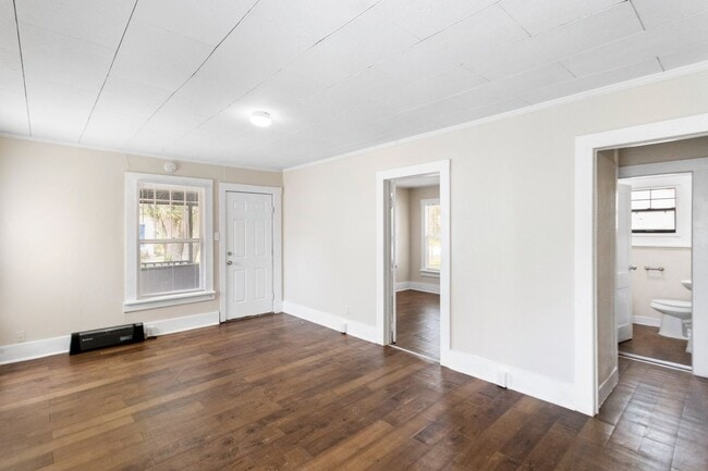 Building Photo - Spacious 3bdrm/1bath Home with large yard ...