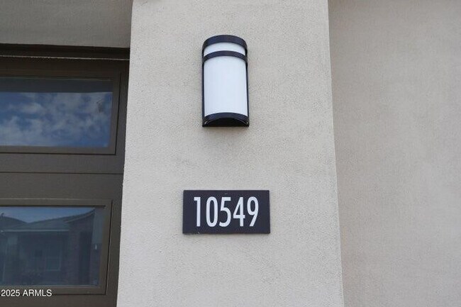 Building Photo - 10549 W Albert Ln