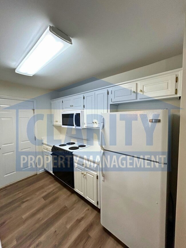 Building Photo - Three-bedroom townhome in Chattanooga!