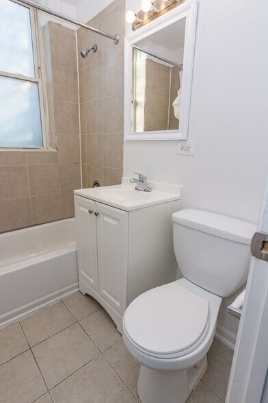 Building Photo - 1123 E 81st St