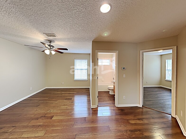 Building Photo - 6251 Devonhurst Dr