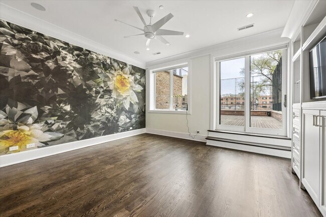 Building Photo - 458 W Deming Pl