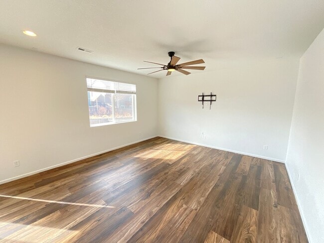 Building Photo - 3 Bedroom Home Available Near N Powers Blvd & Dublin Blvd!