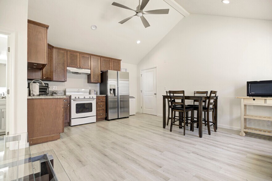 Building Photo - 1444 Bruce Ave