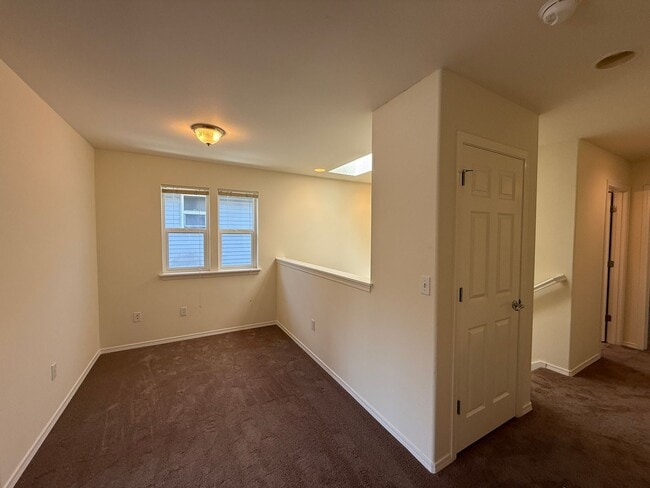 Building Photo - Spacious 4 Bed 3 Bath Home in a Prime Loca...