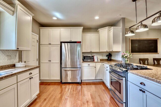 Building Photo - Beautiful Updated 3-Bedroom Colonial – Prime East Side Location