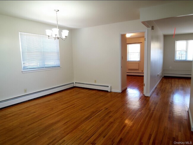 Building Photo - 1465 Burke Ave