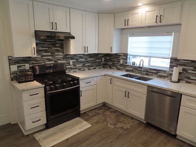 Building Photo - Coming Soon!  4 Bedroom Home in Fletcher H...