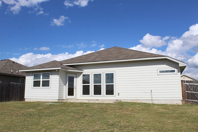 Building Photo - 1104 Jamestown Dr