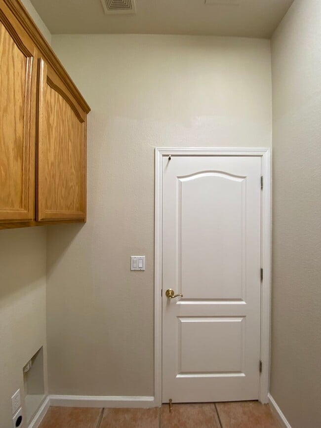 Building Photo - Broadstone 3 Bedroom + Office AND a 3 Car Garage Single Story with Low Maintenance Backyard