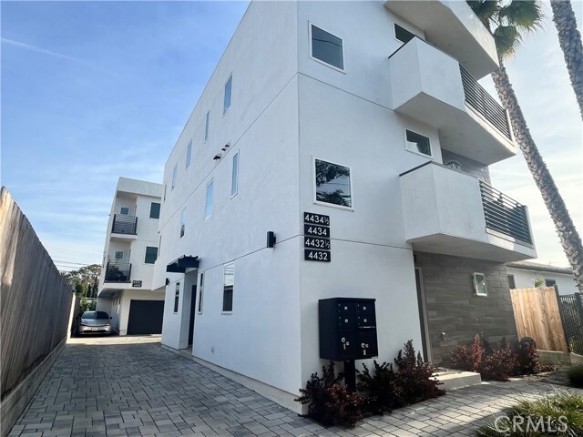 Primary Photo - 4432 S Centinela Ave