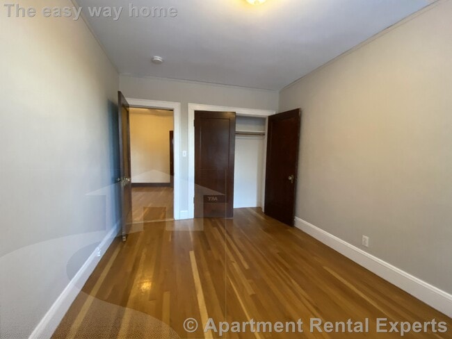 Building Photo - 119 College Ave