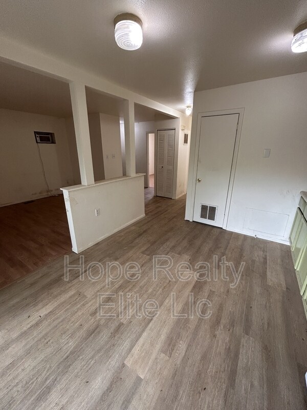 Building Photo - 334 Fairway S