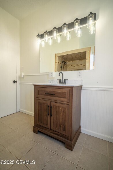 Building Photo - 934 Grand St