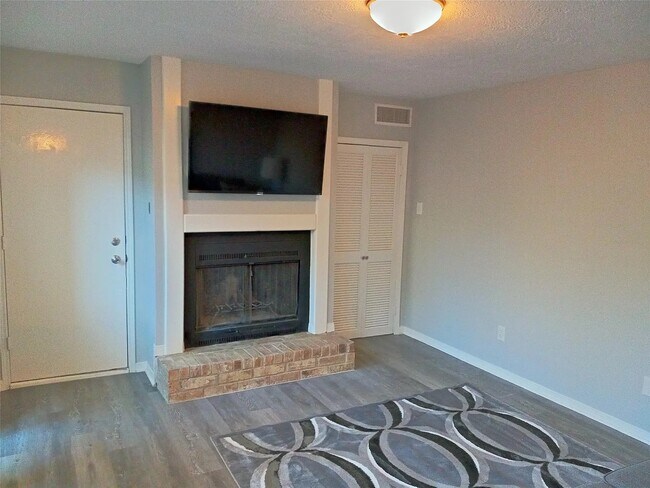 Building Photo - 800 Country Pl Dr