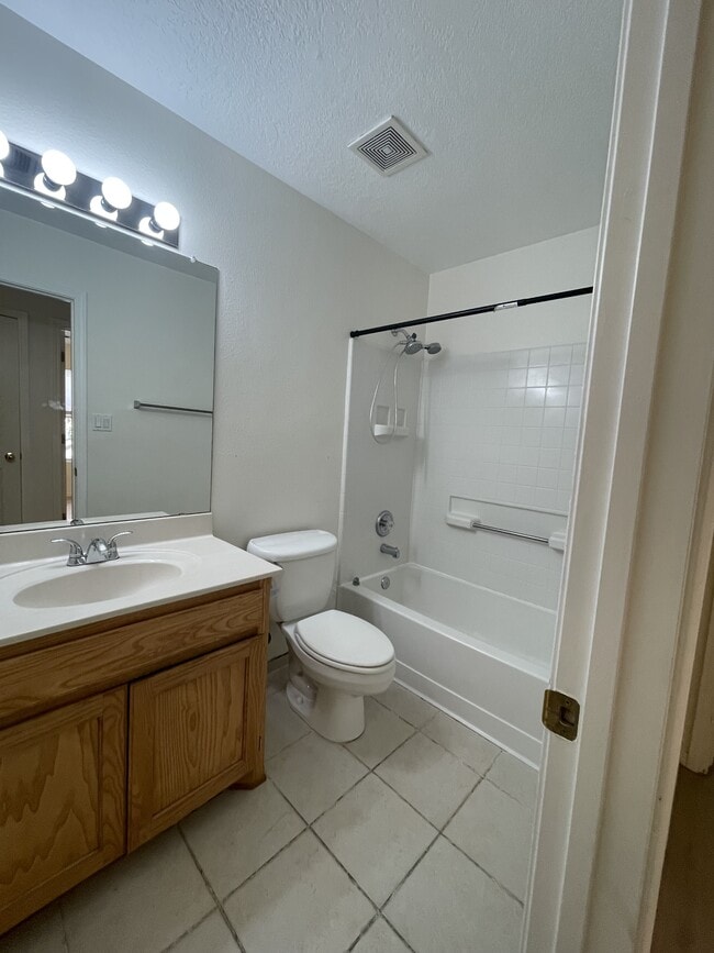 Building Photo - 5323 Red Mesa Ave SW