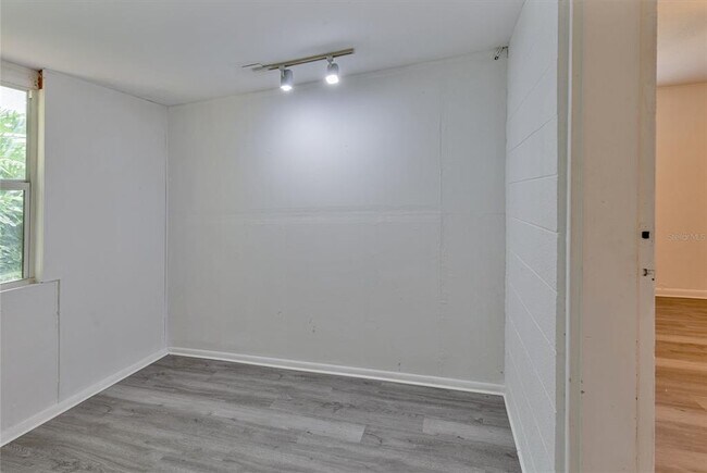 Building Photo - 2312 Belmar Dr