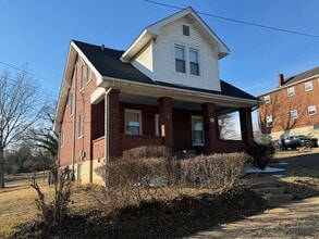 Building Photo - Grandin Home!