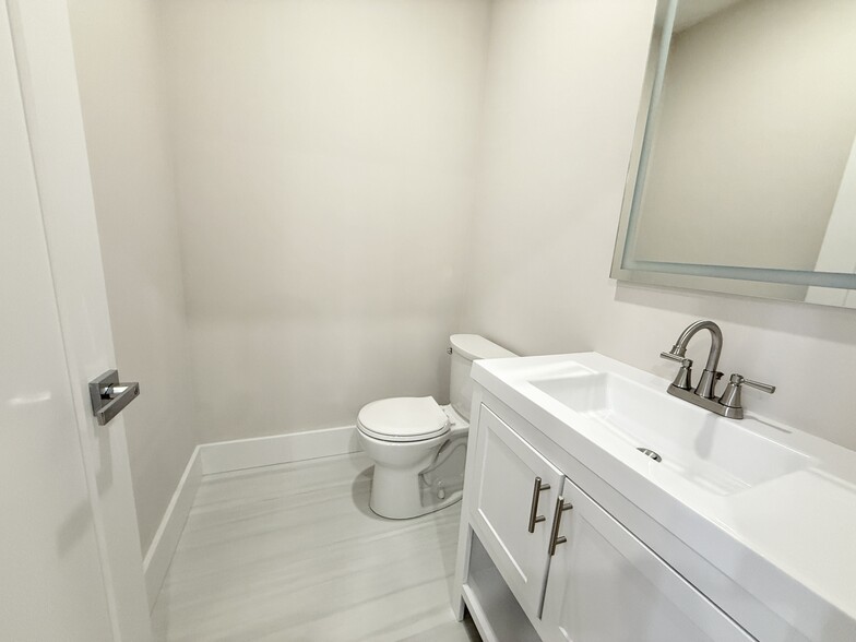 Building Photo - 36 Raven St