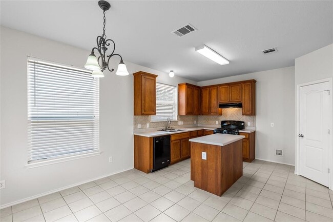 Building Photo - 124 Amberwood Ct