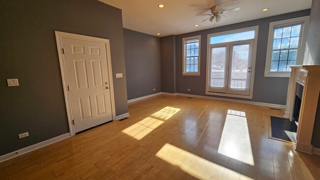 Building Photo - 511 N Hartland Ct