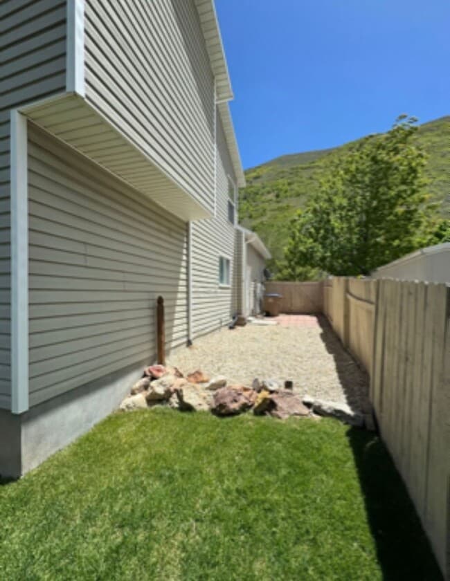 Building Photo - Gorgeous Four Bedroom Home, 2600 sq. ft., ...