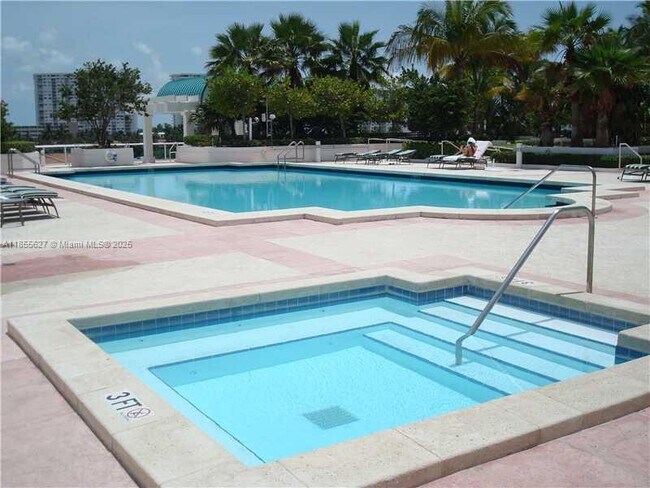 Building Photo - 16500 Collins Ave