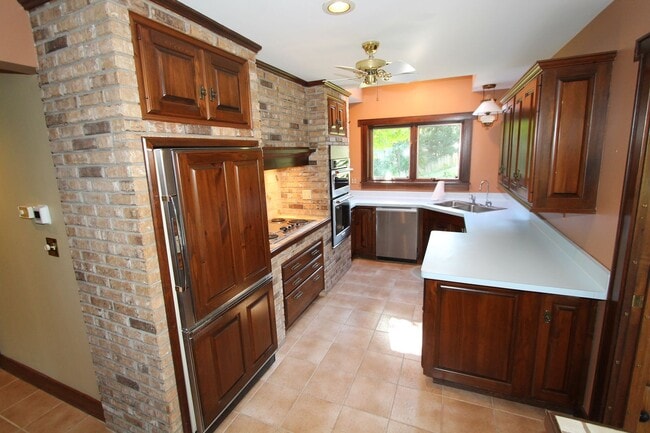 Building Photo - Incredible home on a private & secluded lot.